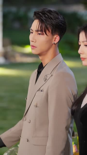 学姐请庇护（60集）常回家看看短剧